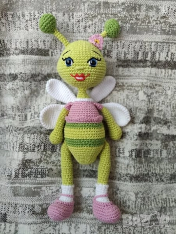 Нова ръчно плетена кукла