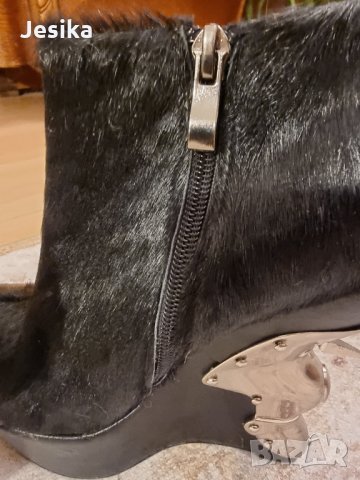 Боти от конски косъм на McQueen, снимка 3 - Дамски боти - 34940873