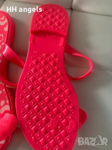 Love Moschino чисто нови цикламени летни чехли, снимка 7 - Чехли - 52773538