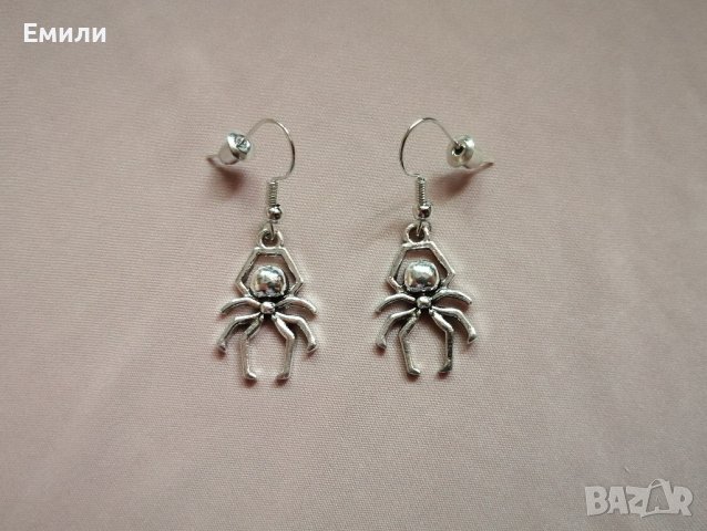 Дамски обеци с висулки паяк в сребрист цвят, снимка 1