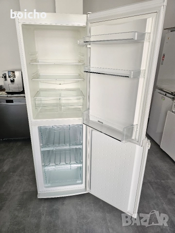 Хладилник Miele с фризер с 3 чекмеджета , снимка 3 - Хладилници - 52686617