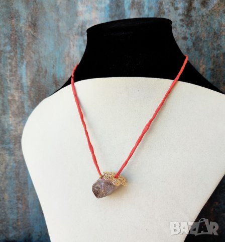 Коприна, злато и естествен кристал, снимка 9 - Колиета, медальони, синджири - 40150943