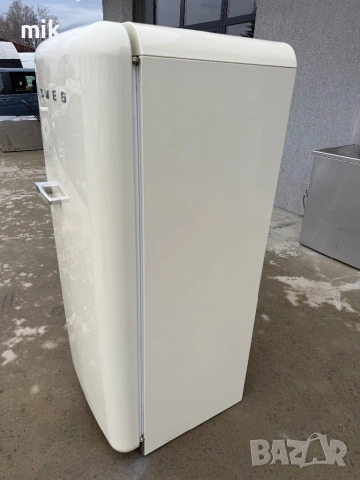 Бежов хладилник SMEG 146 см , снимка 3 - Хладилници - 53382948