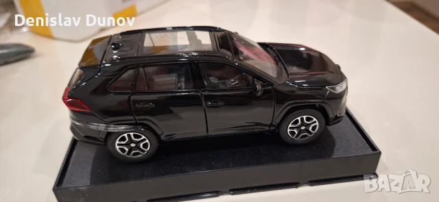Toyota RAV4 1:32 с отваряеми врати, капак, светещи фарове и стопове, снимка 11 - Коли, камиони, мотори, писти - 51210868