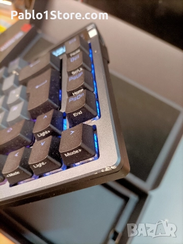 Asus ROG Azoth Клавиатура , снимка 5 - Клавиатури и мишки - 52651881