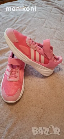 Дамски маратонки Adidas, снимка 2 - Маратонки - 48006905