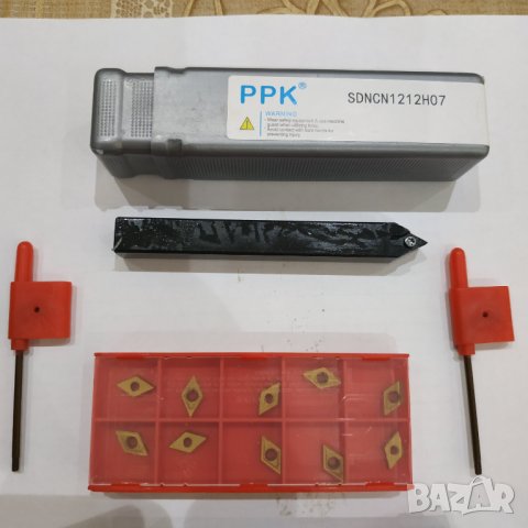 Комплект 2 стругарски ножа 12 мм. с 10 пластини DCMT070204 и ключ, снимка 3 - Други инструменти - 32833126