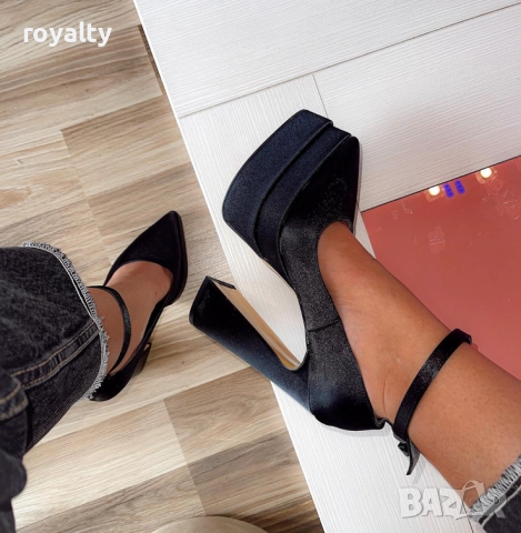 Обувки на ток - черен сатен