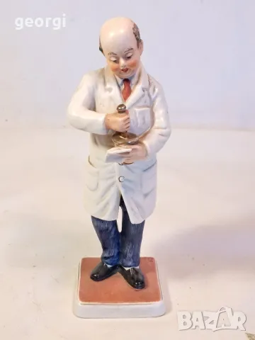 порцеланова фигурка на аптекар фармацевт Goebel 