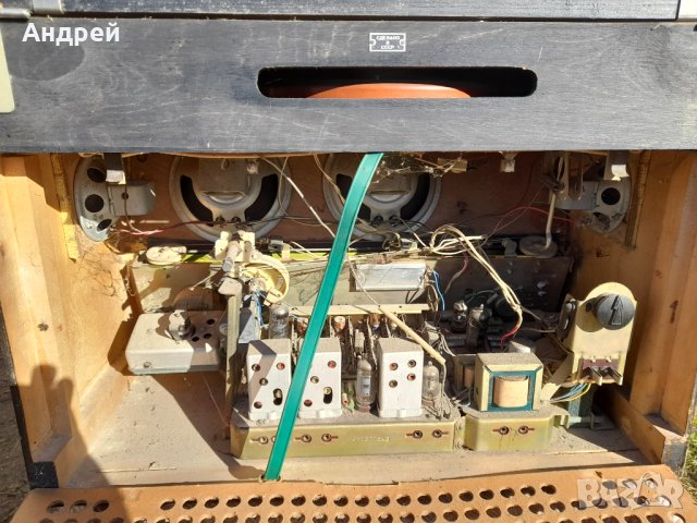 Стар радиограмофон Латвия, снимка 6 - Антикварни и старинни предмети - 43643156