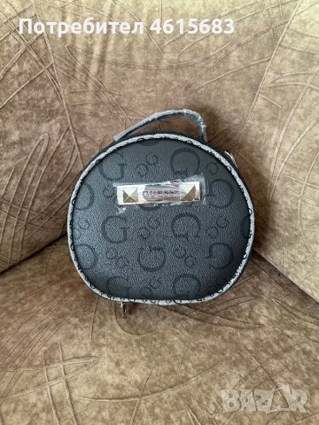 Оригинална козметична чанта Guess