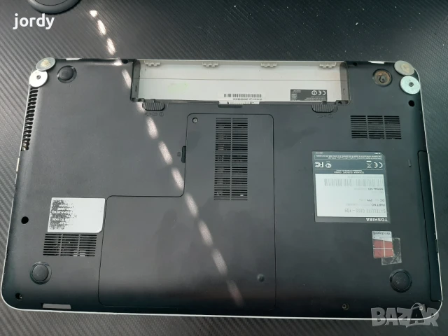 Евтин Toshiba Satellite, снимка 8 - Лаптопи за дома - 51130967