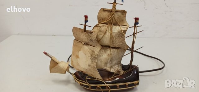 Дървено корабче-лампа