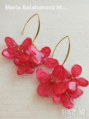 Обеци от епоксидна смола и естествени цветя.