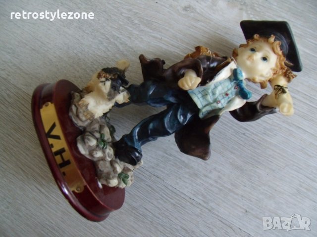 № 6182 стара фигура - V.H  , снимка 6 - Други ценни предмети - 36594113