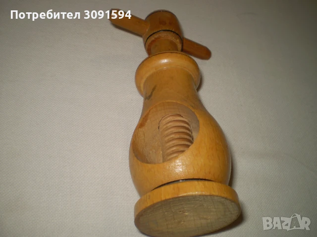 Винтедж дървена лешникотрошачка за колекция и употреба, снимка 4 - Други - 50470847