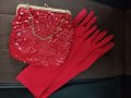 Червена малка  чантичка със златист синджир и подарък червени ръкавици 