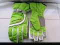 Продавам нови дамски четирислойни водоустойчиви яркозелени ръкавици Rossignol , снимка 1 - Ръкавици - 44080848