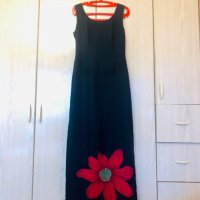  Дълга черна рокля с червено цвете, снимка 1 - Рокли - 27587512