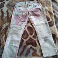 Продавам Нови дънки Guess, снимка 2 - Детски панталони и дънки - 43621317