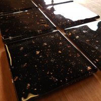 Комплект луксозни подложки за сервиране (coasters) textured glass черни с бронзови люспи, снимка 2 - Аксесоари за кухня - 37005160