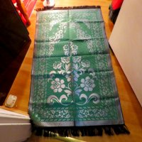 турско молитвено килимче, килимче за молитва за Намаз - зелен фон с блестящи сребърни орнаменти, снимка 1 - Антикварни и старинни предмети - 38235693