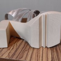 Нови -35% естествена кожа РАЗПРОДАЖБА сребърни сандали на стабилен ток 37 и 38 номер кожени, снимка 3 - Сандали - 29021956