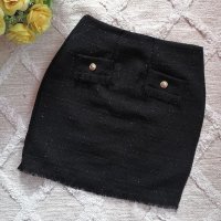 Бутикова букле пола в черно с лъскава нишка , снимка 1 - Поли - 43852423