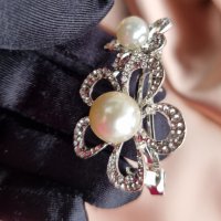 Красива метална шнола в сребристо с перли и кристали и закопчаване с френски механизъм., снимка 5 - Други - 39299997