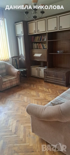 Продавам етаж с гараж и таван, снимка 1