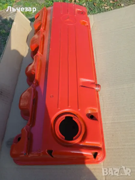 Продавам капак на клапани за MERCEDES 190E с повреда, снимка 1