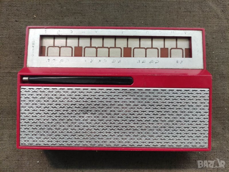 Продавам съветска музикална играчка Органола, снимка 1