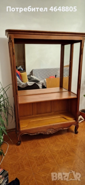Резбован витринен шкаф , снимка 1