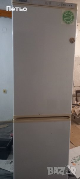 Продавам хладилник с фризер, снимка 1