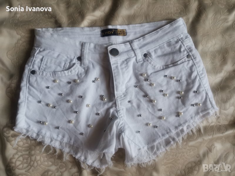 Бели къси панталони с перли., снимка 1
