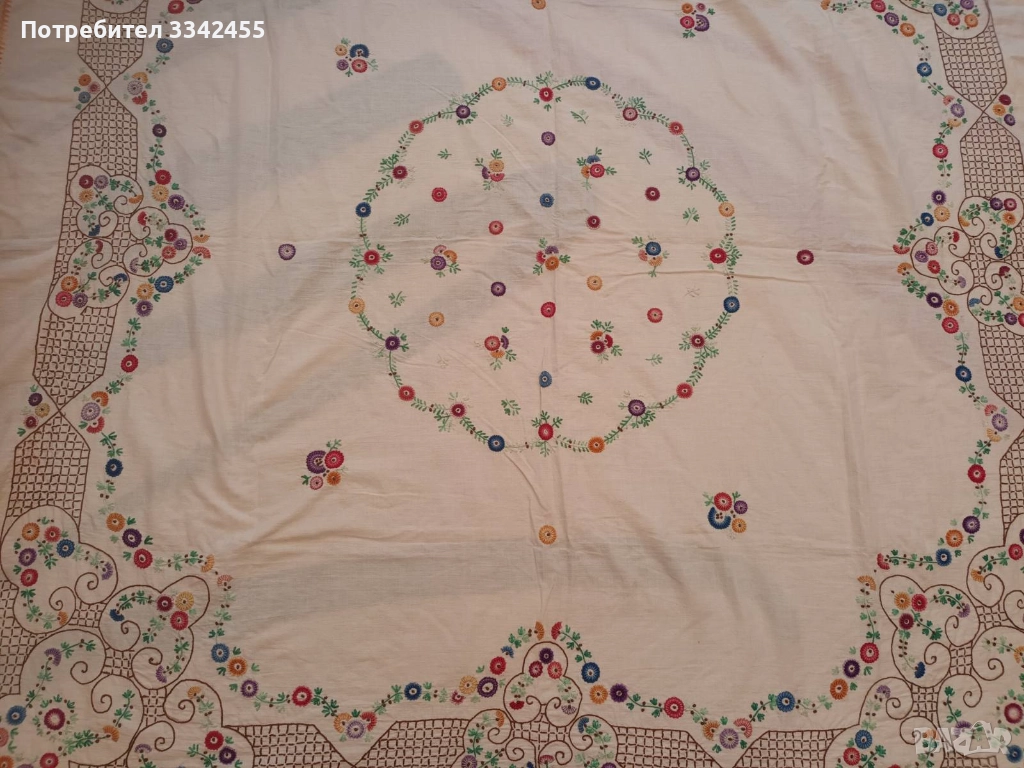 Нова,голяма покривка, шита с дребен бод, снимка 1