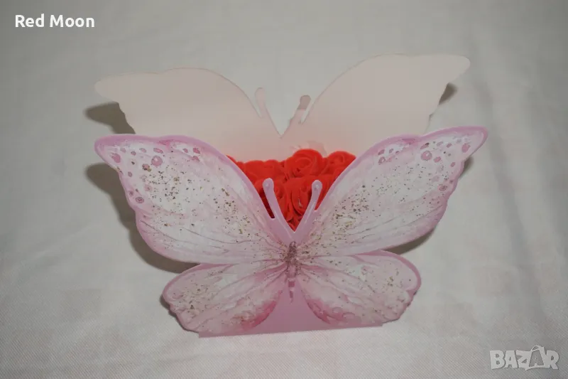 Чисто Нова Ръчно Изработена Малка Кошничка От Рози, снимка 1