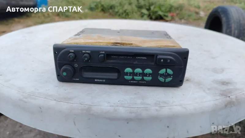 Радиокасетофон за кола Grundig, снимка 1