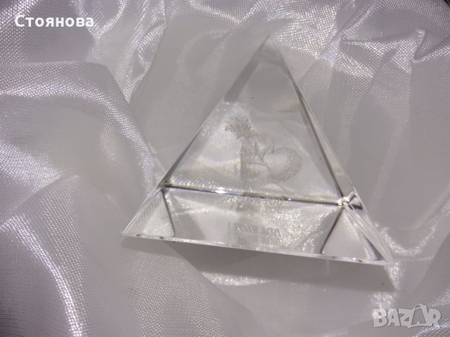Кристална пирамида "I love you", снимка 9 - Статуетки - 32398130