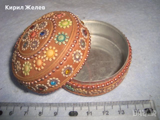 КРАСИВА ФЛОРАЛНО ОРНАМЕНТИРАНА МЕТАЛНА КРЪГЛА ВИНТИДЖ КУТИЙКА за БИЖУТА 32222