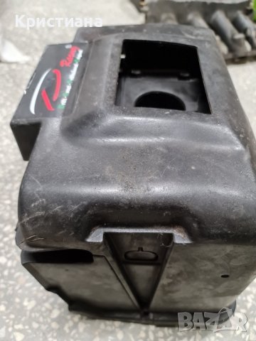 Кутия за акумулатор за Ауди А3 8L, снимка 2 - Части - 37770846