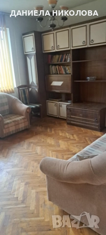 Продавам етаж с гараж и таван