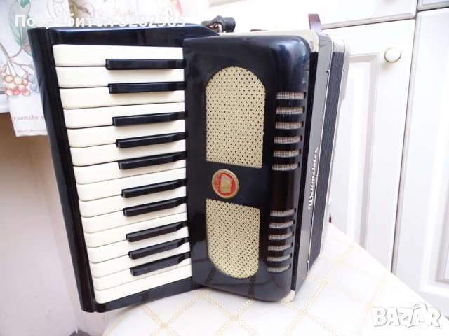 Акордеон Велтмайстер 12 баса, снимка 2 - Акордеони - 51778135