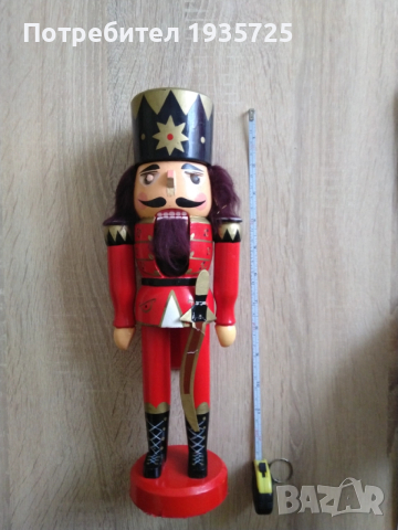 Дървена играчка войник лешникотрошачка