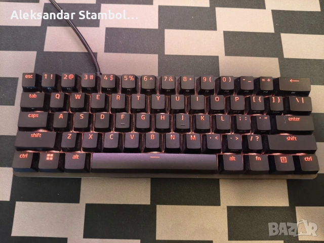 Геймърска клавиатура Razer Huntsman mini, снимка 2 - Клавиатури и мишки - 53393975