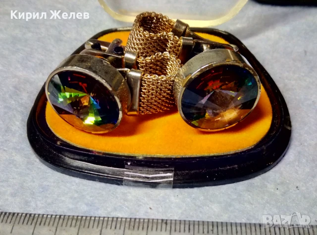 Стари СКЪПОЦЕННИ ПОЗЛАТЕНИ БУТОНЕЛИ MADE in GDR с ЮВЕЛИРНО ФАСЕТИРАН КРИСТАЛ RIVOLI ЛУКС МОДЕЛ 19027, снимка 3 - Антикварни и старинни предмети - 51264676