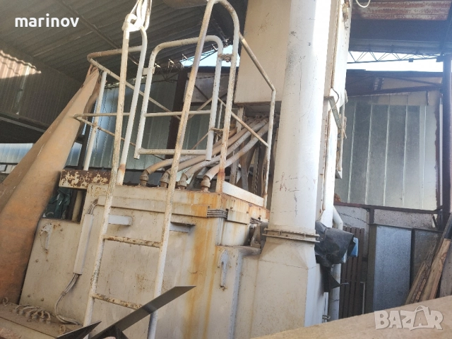 Дробометна машина за почистване на отливки.