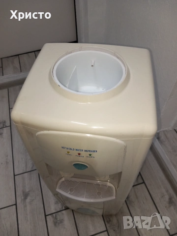 Диспенсър за вода със стерилизатор, снимка 4 - Стерилизатори - 53431171