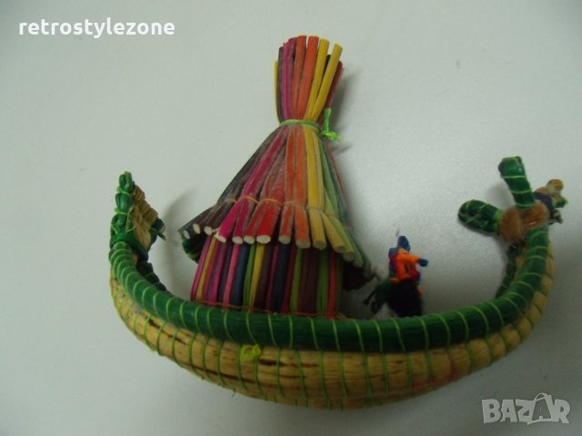 № 3515 стар азиатски  сувенир - гондола / лодка  - плетени дървени клечки   - размери 16  / 13 / 7,5, снимка 4 - Други ценни предмети - 27109209