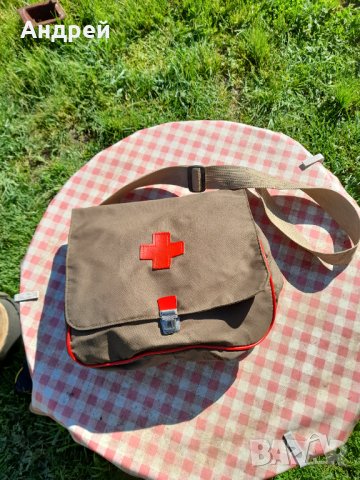 Стара военна медицинска чанта, снимка 2 - Антикварни и старинни предмети - 32866088